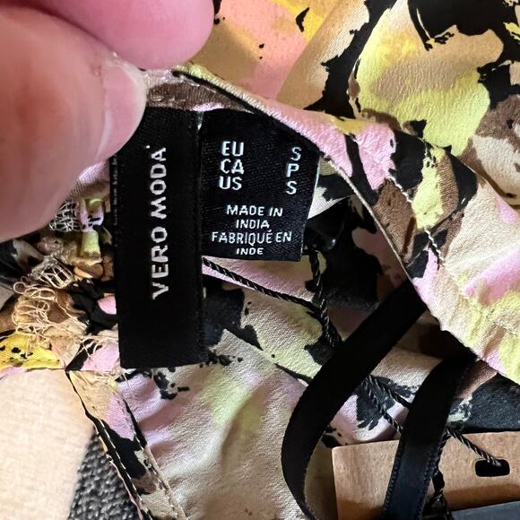 NEW Vero Moda Chaddie Singlet Cropped Tank Cami Tank Top Floral Size Small - Picture 7 of 10